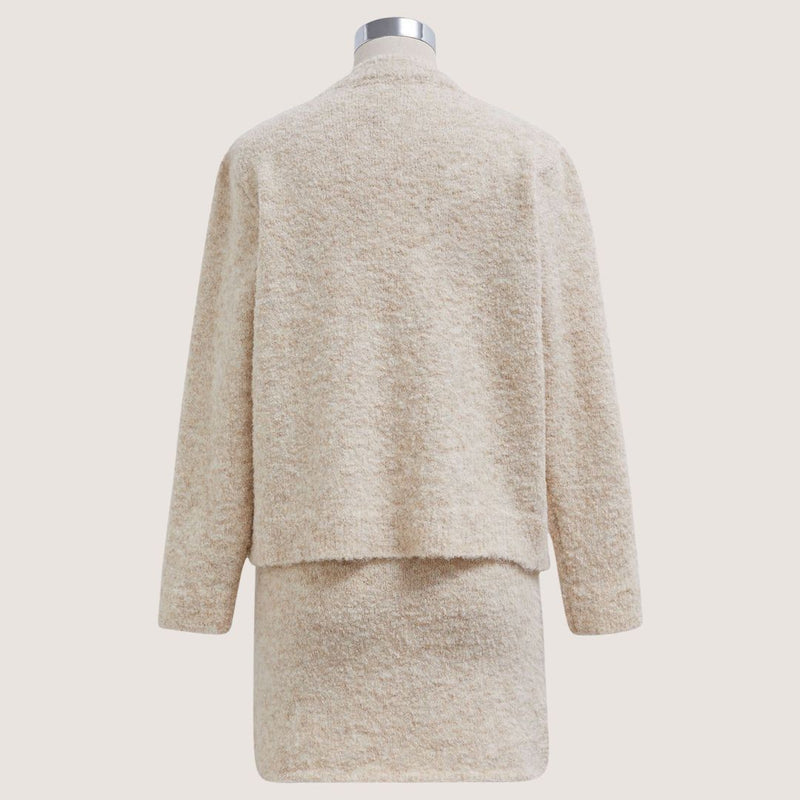 Bequeme Heidi -aus Perlenbesetzter Strickjacke und Minirock