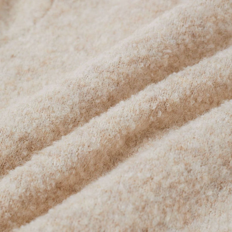Bequeme Heidi -aus Perlenbesetzter Strickjacke und Minirock