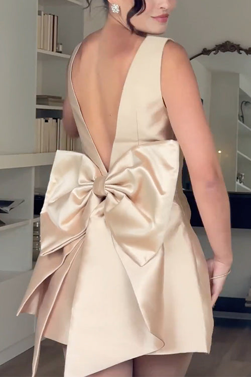 Schickes Satin Mini-Partykleid mit Schleife