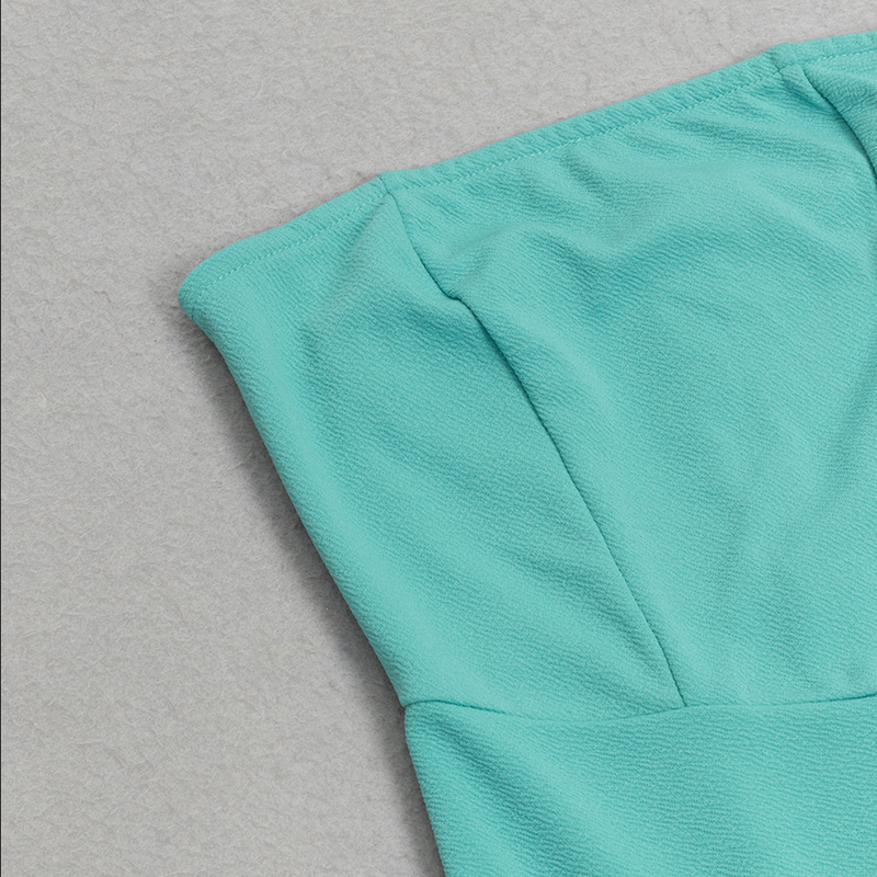 Trägerloses, asymmetrisches, figurbetontes Midikleid | Grün