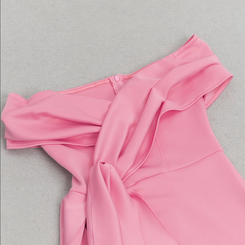 Schulterfreies Midikleid mit Rüschen | Rosa