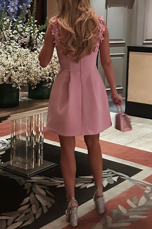 Bezauberndes Trägerloses Blumenkleid für den Sommer