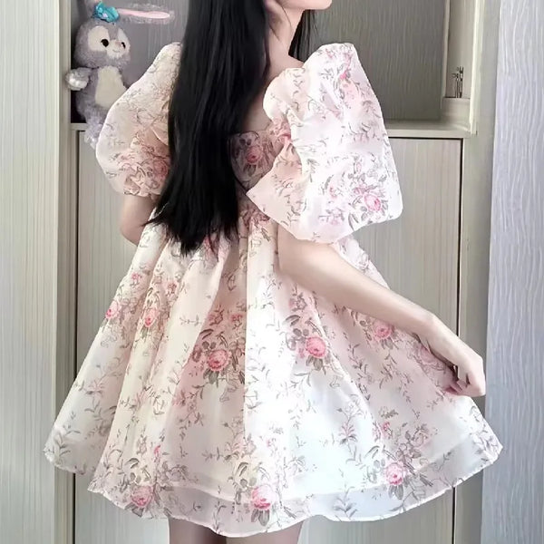 Elegantes Heidi -Blumenkleid mit Puffärmeln