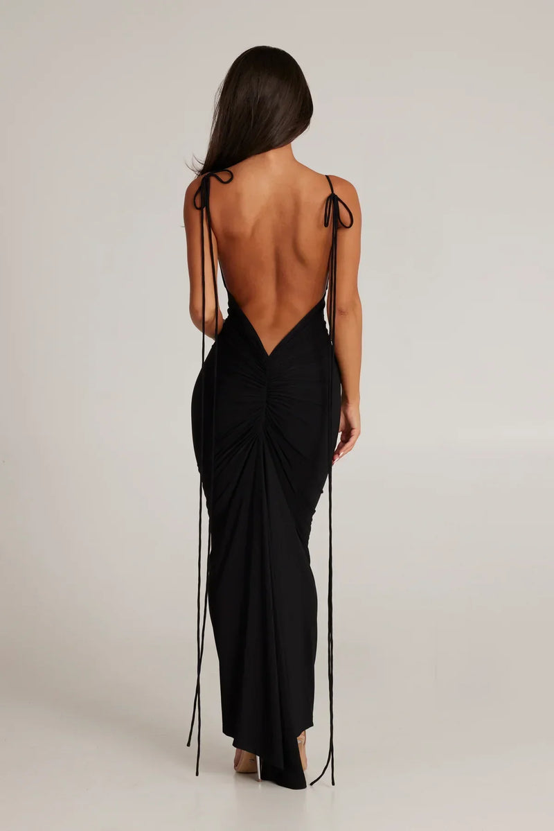 Elegantes Maxikleid Mit Offenem Rücken