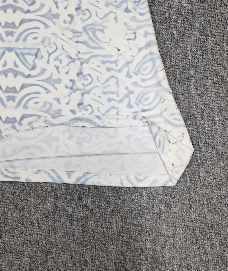 Gudrun - Blaues und weißes Minikleid mit halben Ärmeln und Vintage-Muster