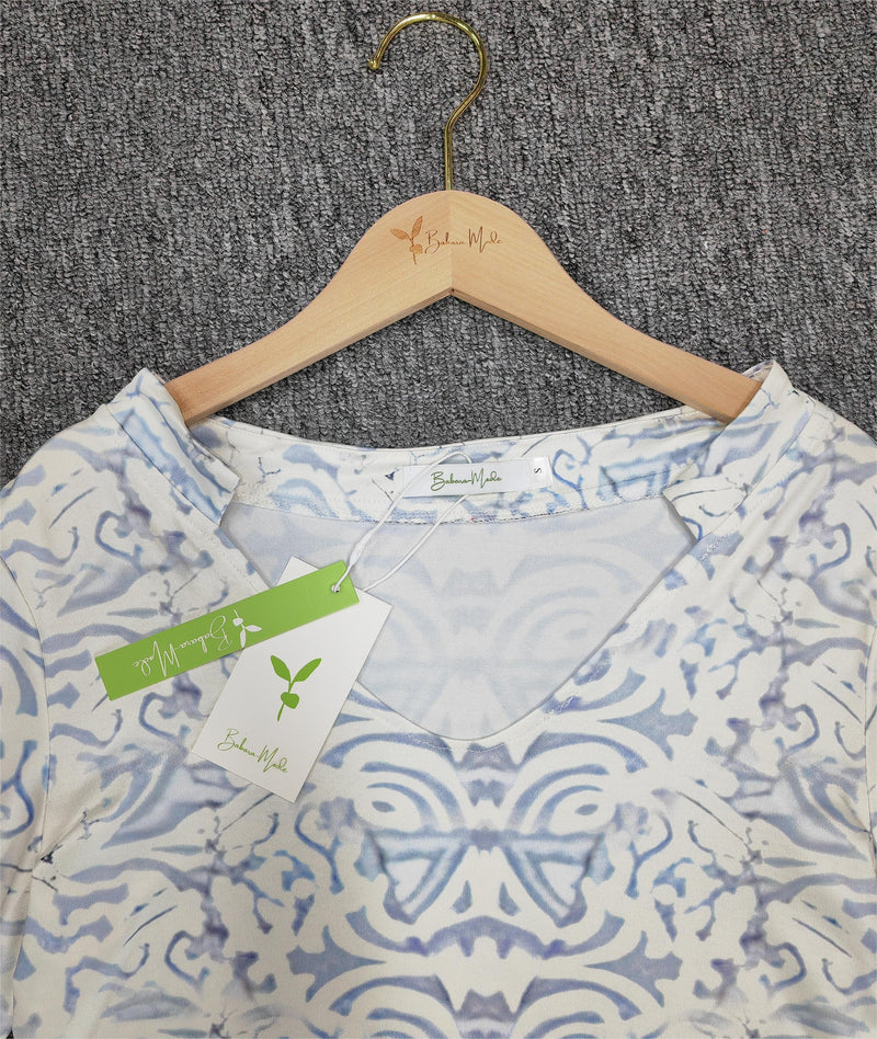 Gudrun - Blaues und weißes Minikleid mit halben Ärmeln und Vintage-Muster