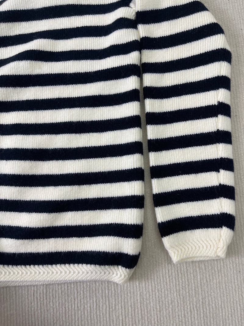 Elegante warme Strickjacke mit Streifen