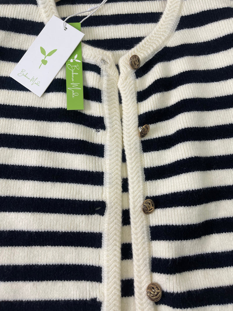 Elegante warme Strickjacke mit Streifen
