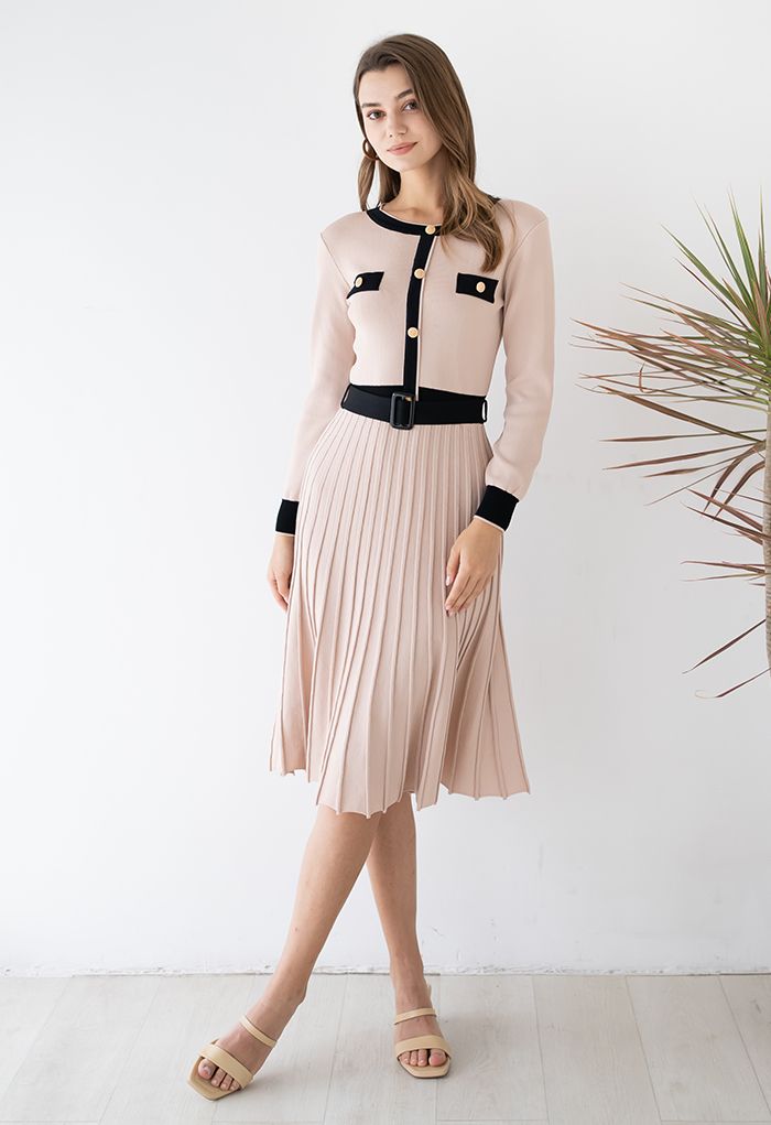 Dagmar - Plissee-Strickkleid mit Gürtel in Kontrastfarbe