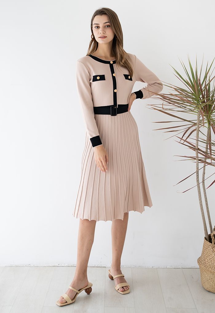 Dagmar - Plissee-Strickkleid mit Gürtel in Kontrastfarbe