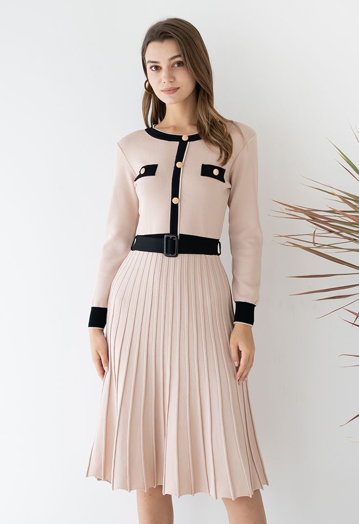 Dagmar - Plissee-Strickkleid mit Gürtel in Kontrastfarbe