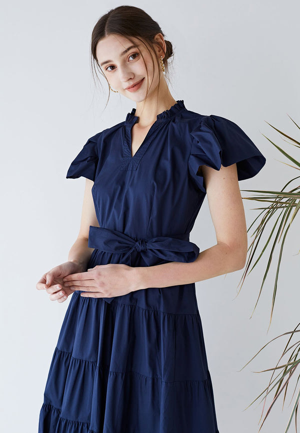 Irmtraud - Marineblaues Baumwollkleid mit V-Ausschnitt, Flatterärmeln und Rüschen