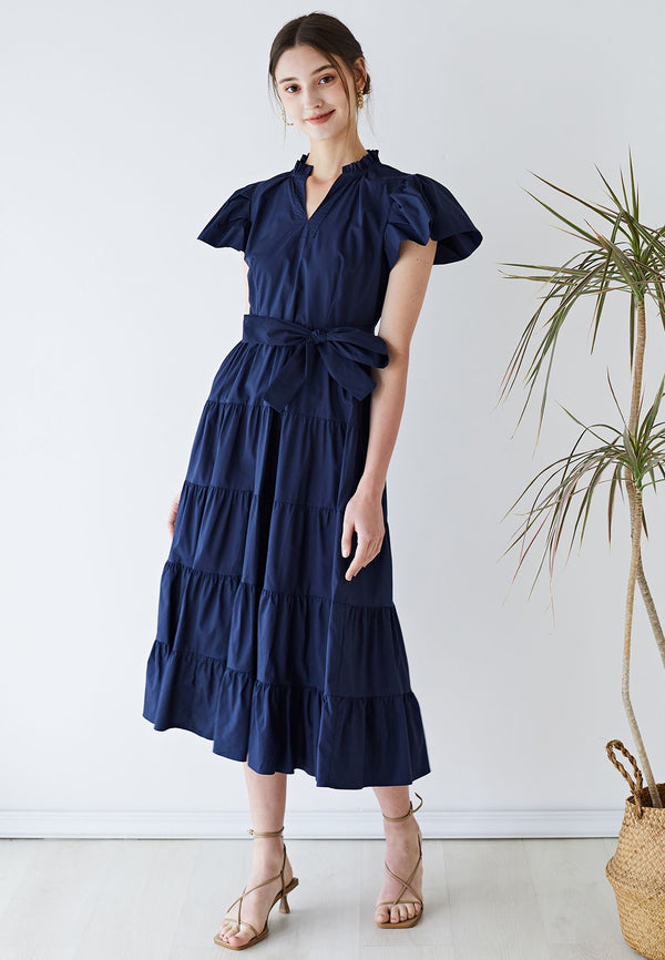 Marlene - Baumwollkleid mit V-Ausschnitt, Flatterärmeln und Rüschen in Navy