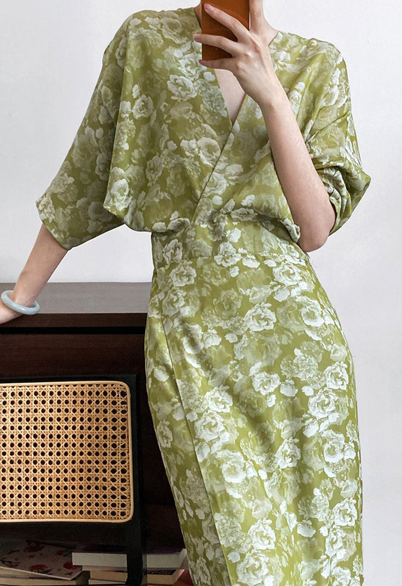 Ulrike - Pfingstrosen-Kleid mit Fledermausärmeln und Wickel-Falten