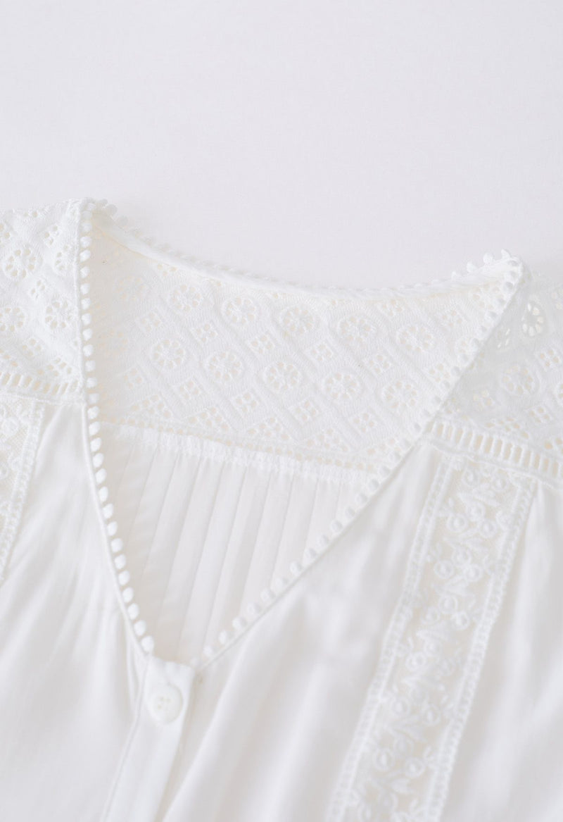Sonja - Kleid mit Knöpfen und Zierleiste mit Stickerei in Schleife