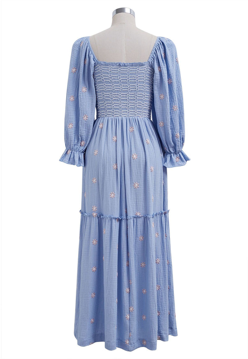 Susanna - Blaues Blümchen-Midikleid mit Stickerei und quadratischem Ausschnitt