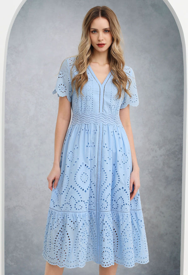 Gisela - Midikleid mit Stickerei und Ausschnitten