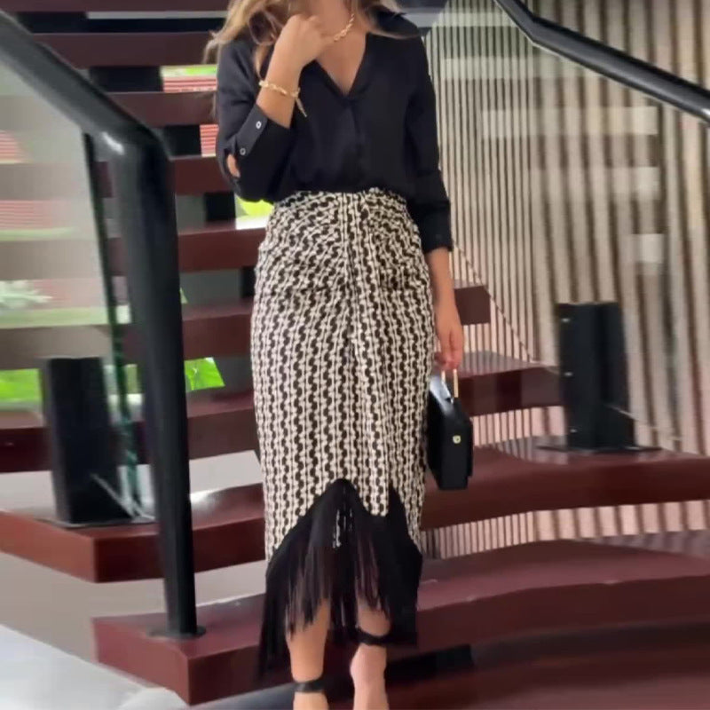 Elegantes Hemdtop und Hoher Rock mit Taille