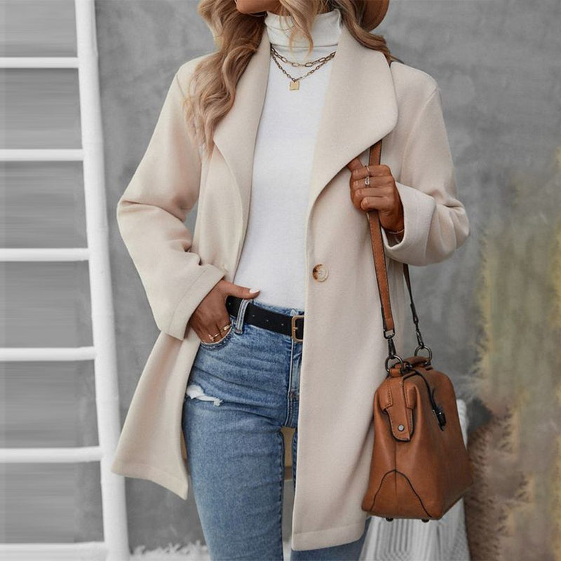 Weiche elegante Strickjacke für jede Gelegenheit