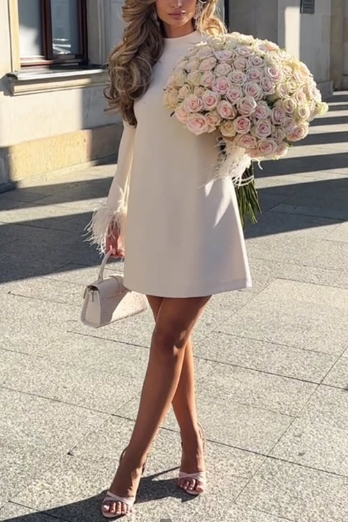Elegantes Heidi -Rosiedress Mit Federn Mini Kleid