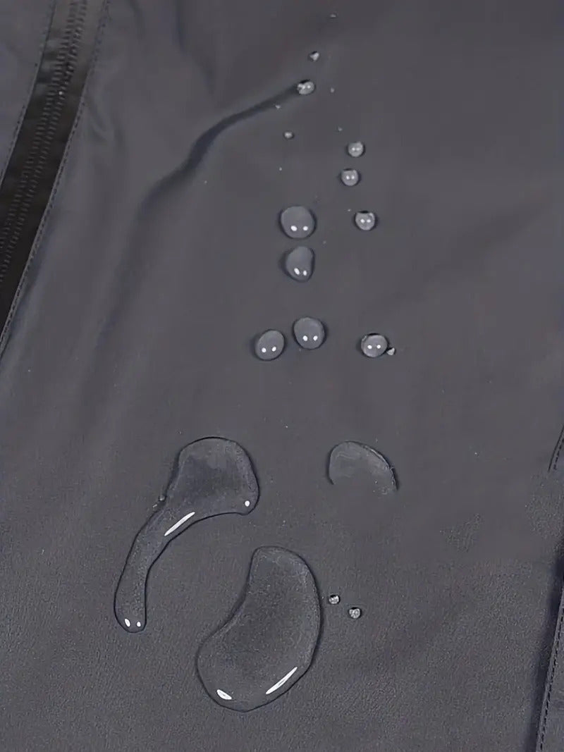 Wasserfester Stil-Jacke mit Kapuze