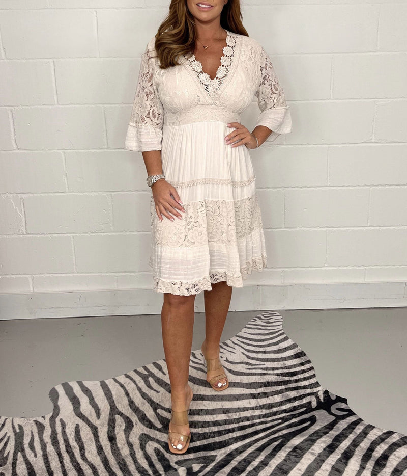 Elegantes Spitzenkleid für stilvolle Sommeranlässe