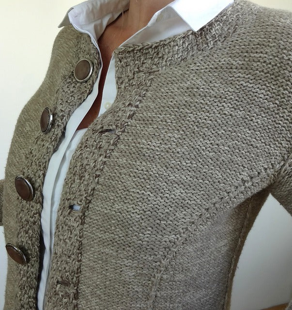 Elegante khakifarbene Strickjacke für jeden Anlass