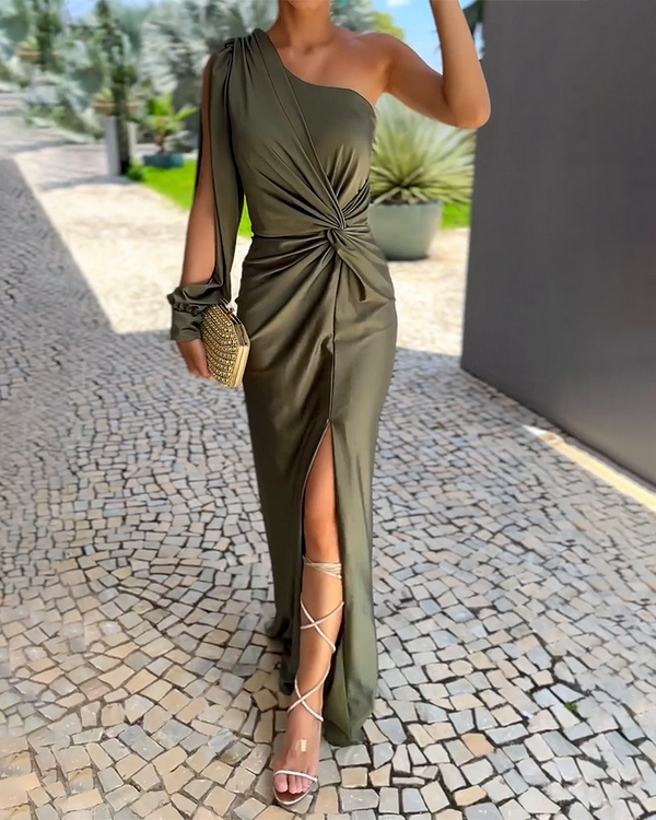 Warmes Kleid mit Plissee und einer Schulter für dich