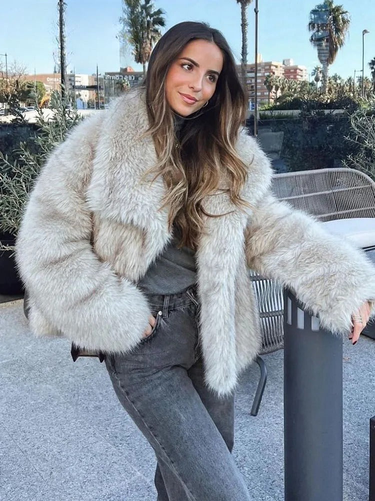 Eleganter und warmer Mantel für besondere Anlässe