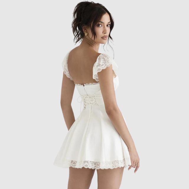 Elegantes Heidi-Kleid mit Spitzenborte und Ausschnitt