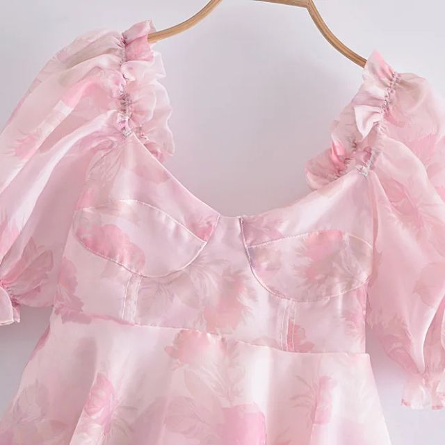 Heidi - Elegantes Kleid mit Blumenmuster und Puffärmeln