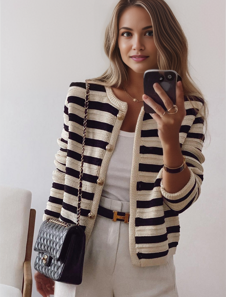 Elegante warme Strickjacke mit Streifen