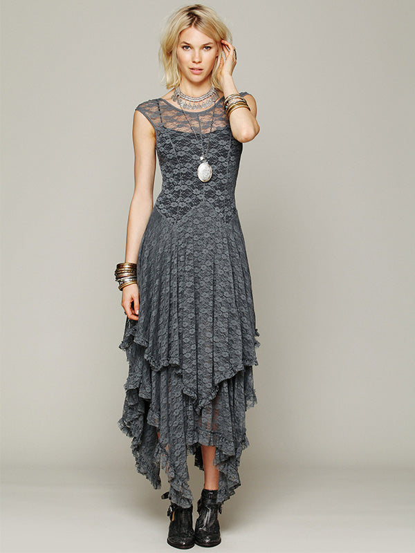 Margot - Romantisches französisches Spitzen-Maxikleid mit unregelmäßigem Saum