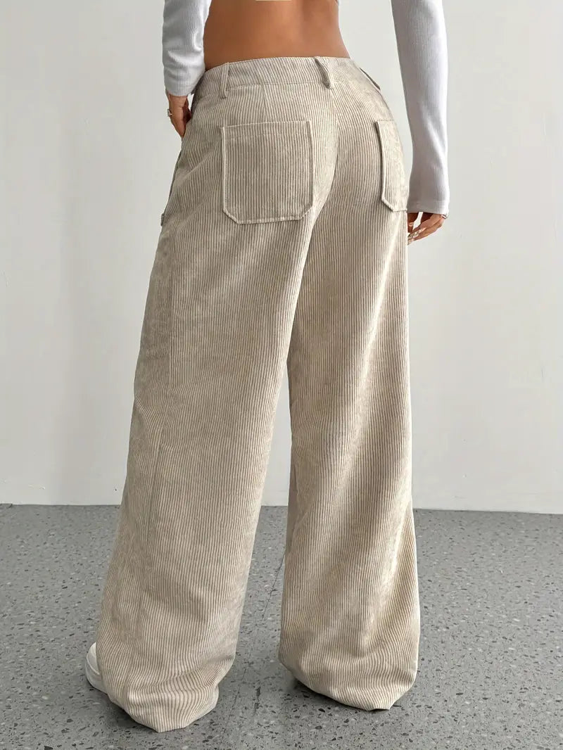Hoch taillierte Damen-Cordhose mit weitem Bein