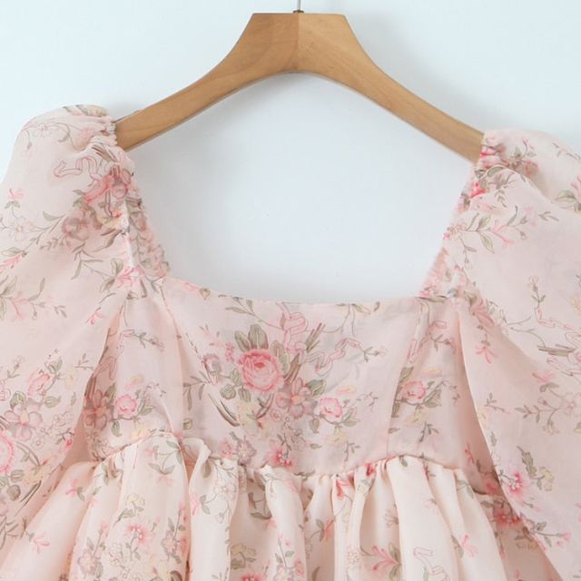 Elegantes Heidi -Blumenkleid mit Puffärmeln