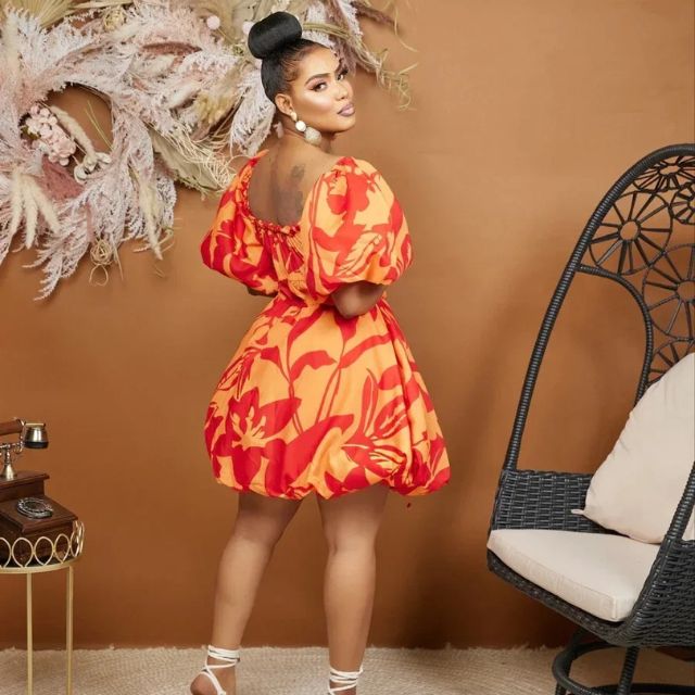 Elegantes Heidi - Schulterfreies Minikleid mit Ballonärmeln
