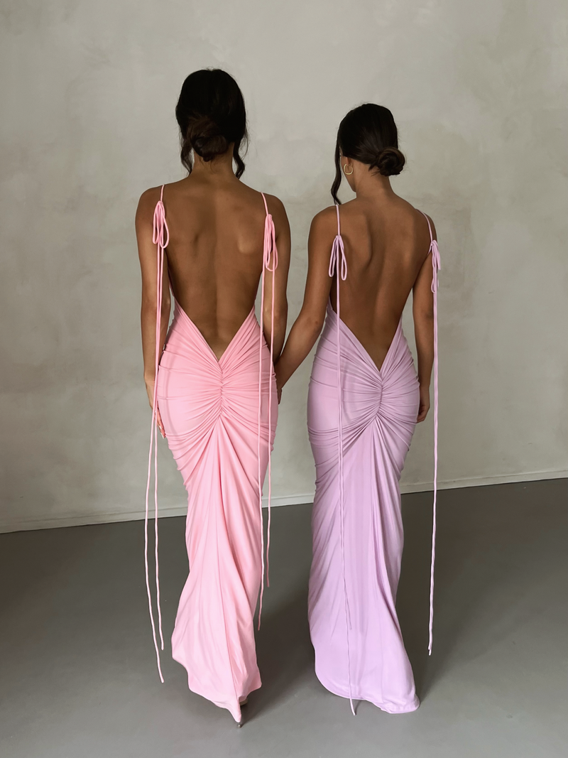 Elegantes Maxikleid Mit Offenem Rücken
