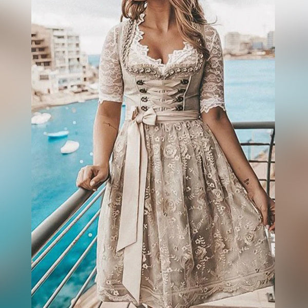 Elegante Klederdracht für Damen mit traditionellem Charme