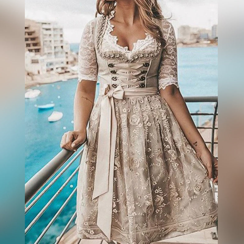 Elegante Klederdracht für Damen mit traditionellem Charme
