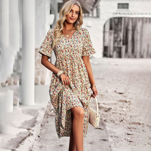 Buntes, elegantes Midi-Kleid für den perfekten Sommerlook