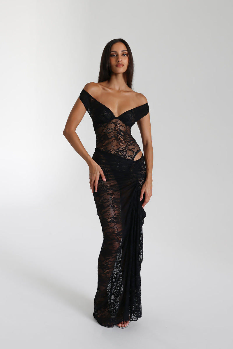 Elegantes Schulterfreies Maxikleid Aus Spitze