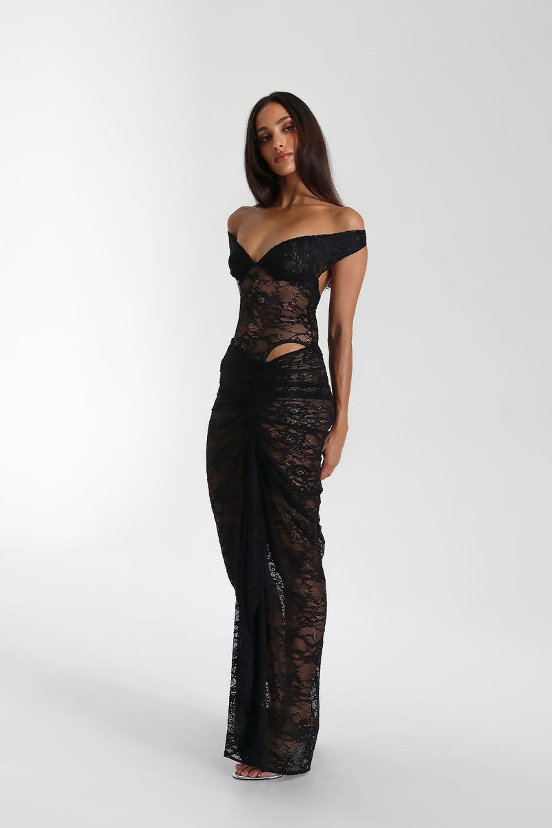 Elegantes Schulterfreies Maxikleid Aus Spitze