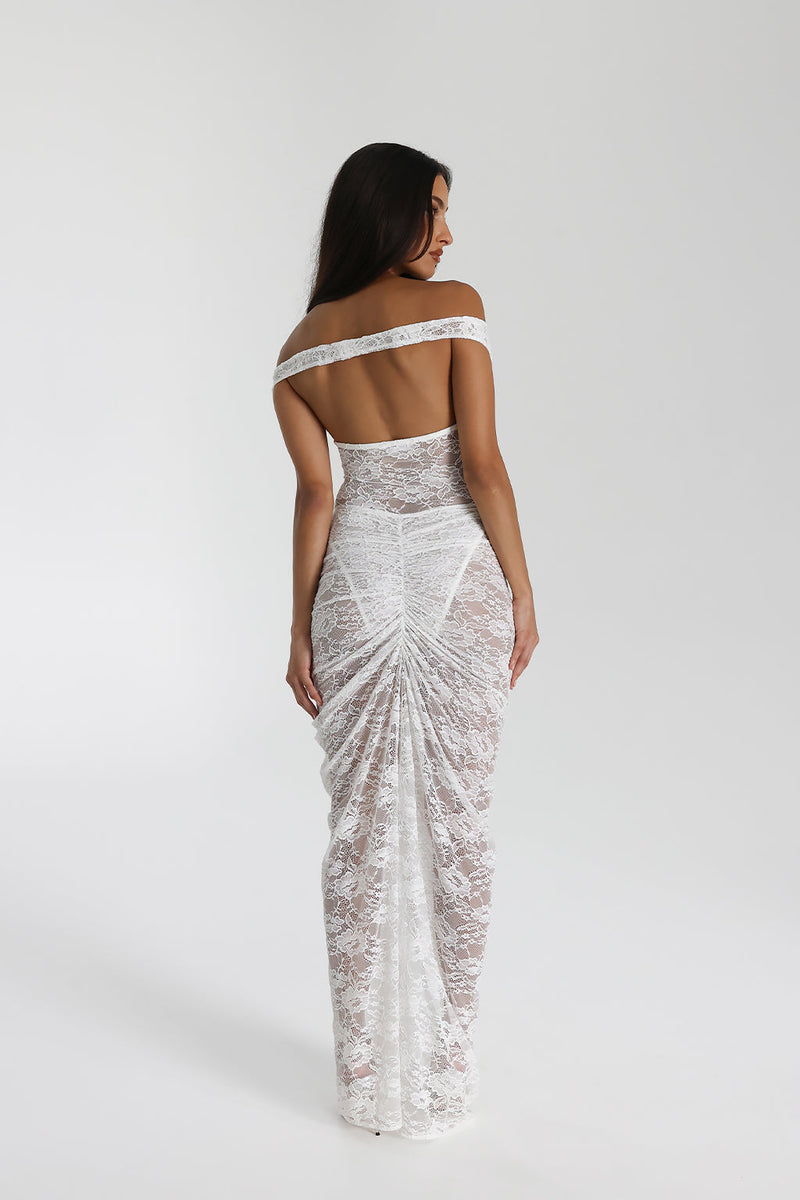 Elegantes Schulterfreies Maxikleid Aus Spitze