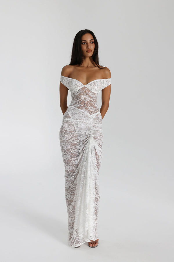 Elegantes Schulterfreies Maxikleid Aus Spitze