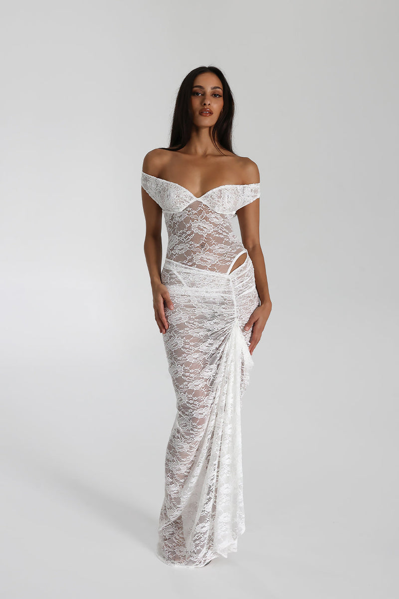 Elegantes Schulterfreies Maxikleid Aus Spitze