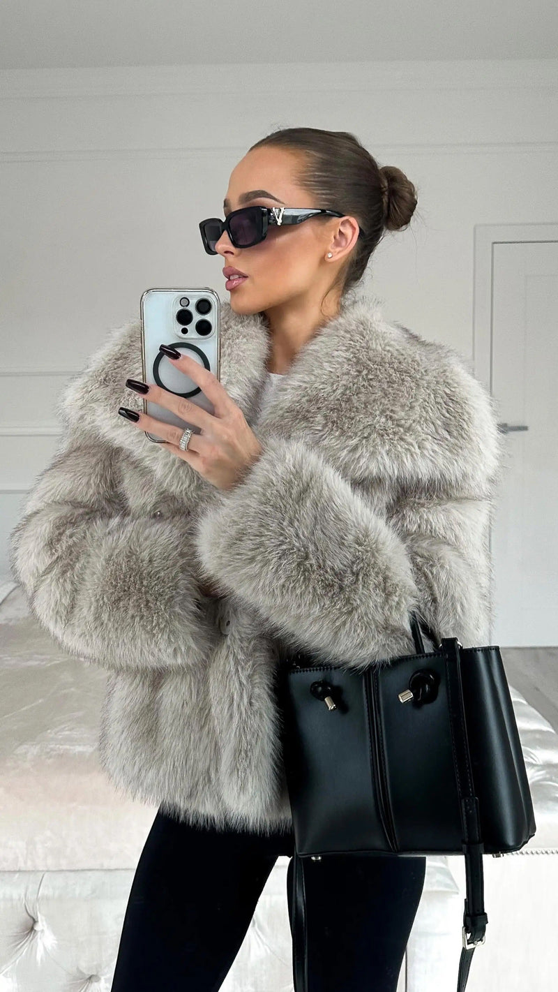Eleganter und warmer Mantel für besondere Anlässe