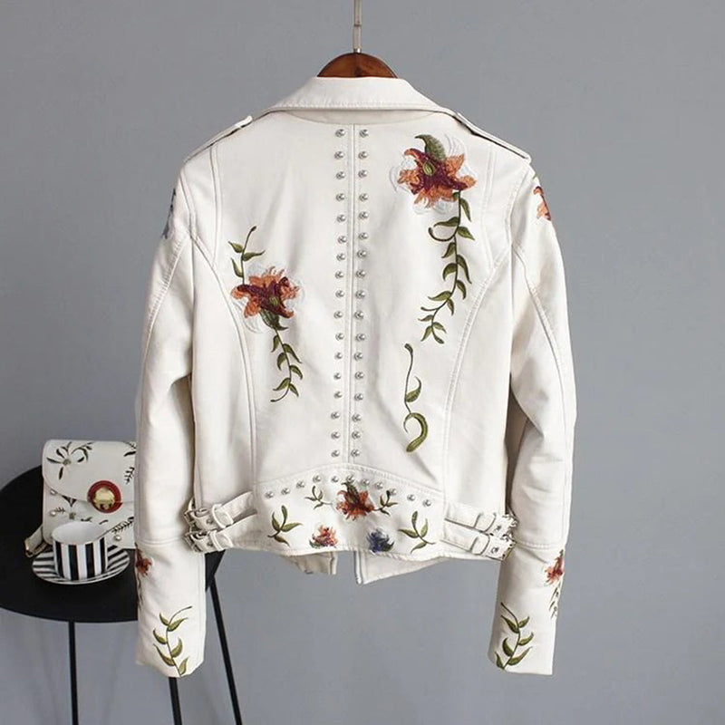 Bequeme und warme Damenjacke mit Blumen