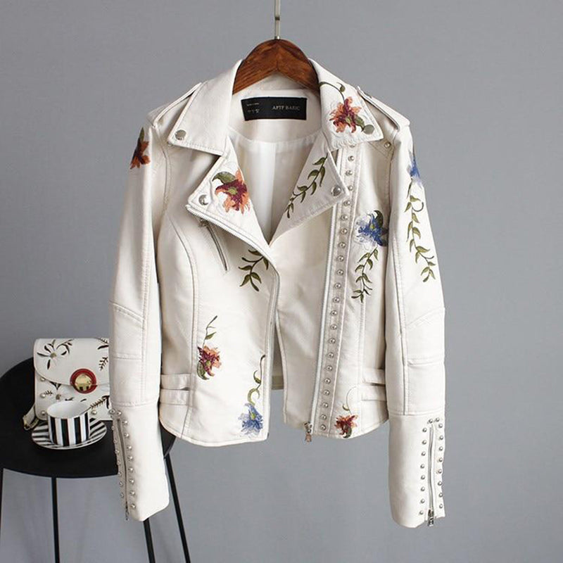 Bequeme und warme Damenjacke mit Blumen