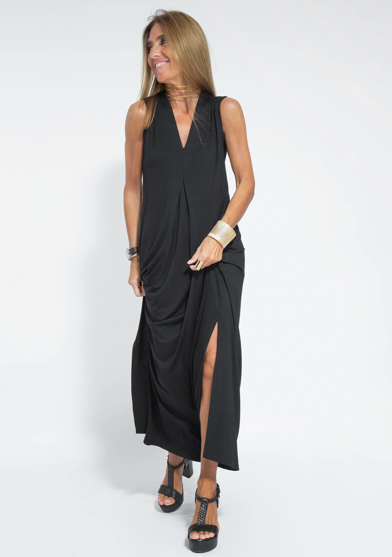 Elegantes Ensemble Mit Figurformendem Kleid Und Weste