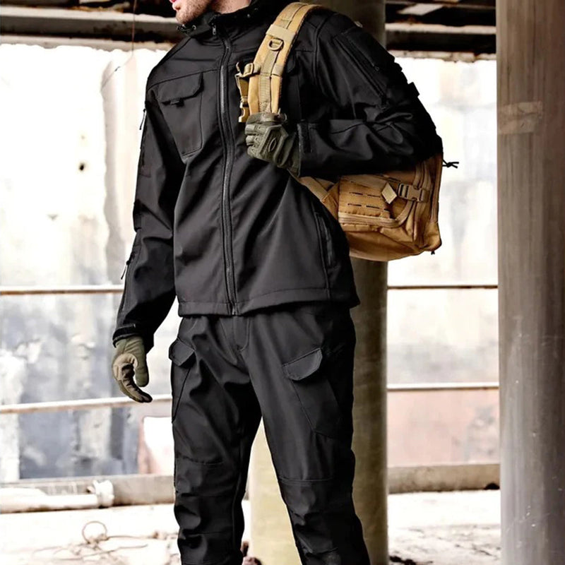 Stylischer winddichter Hoodie und Cargo-Hose Set
